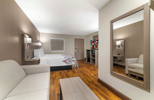 Swansea Hotel | Red Roof Inn & Suites Swansea