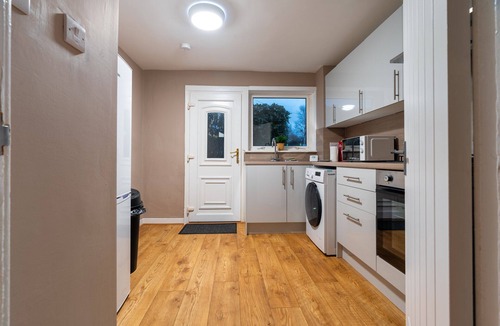 Bishopton Apartment | Refreshing Modern Apartment in Renfrewshire