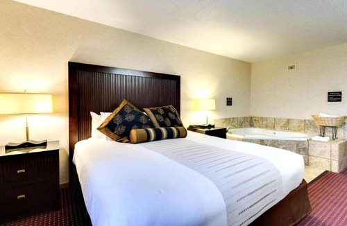 Devils Lake Hotel | Refreshing Suite w/Jetted Tub | Near Spirit Lake Casino | Free Parking!