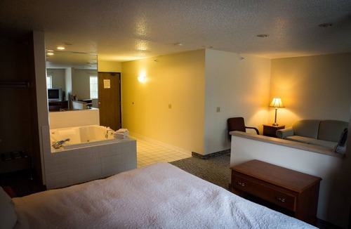 Anoka Hotel | Regency Inn and Suites, Anoka