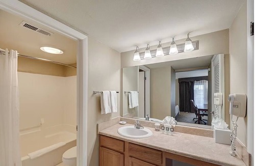 Urbana Hotel | Relax and Recharge in King Rooms Near Urbana’s Dining Gems