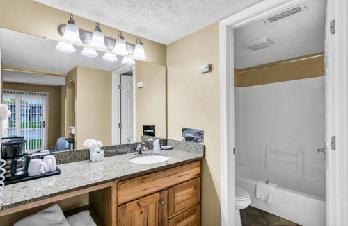 Urbana Hotel | Relax and Recharge in King Rooms Near Urbana’s Dining Gems