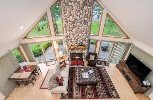 Kalkaska House | Relax Explore Waterfront Crawford Lake Cottage - 4878