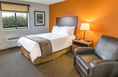 Sioux Falls Hotel | Relax in a Comfy Room Close to Falls Park – Only 3.9 Miles Away