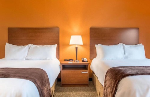 Jamestown Hotel | Relax in a Welcoming 2-Queen Room with kitchenette