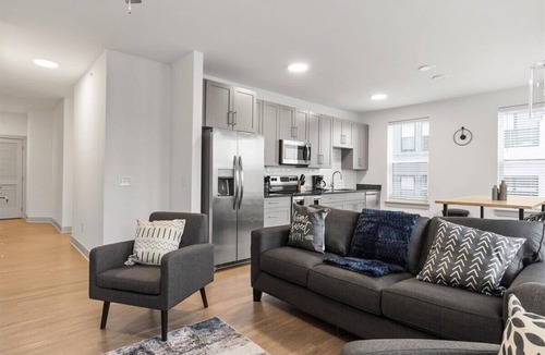 East Walnut HIlls Apartment | Relax & Unwind—Stylish Stay in Cincy’s Heart