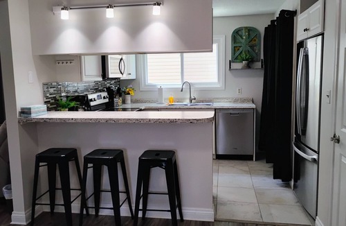 Newburgh House | Relaxing 3-Bedroom House with Large Backyard close to Downtown Newburgh