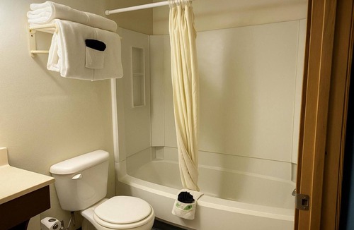 Wolf Point Hotel | Relaxing Accommodation w/Free Parking | Near Prairie Cinema - 0.5 miles