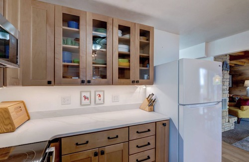 Oxford House | Relaxing Lakefront Retreat - 4 Bedrooms - Sleeps 8 - Stunning Views