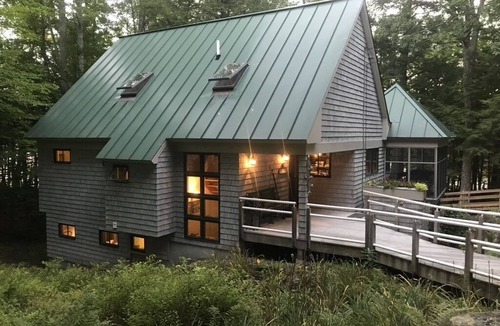 Kents Hill House | Relaxing Lakefront Retreat on Parker Pond