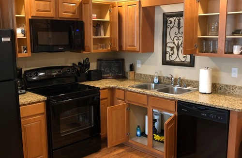 Elizabethtown Apartment | Relaxing, Quiet Location In Elizabethtown ~ High-End Finishes Throughout!