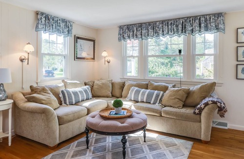 Bass River House | Relaxing Retreat .3 Mile to Windmill Beach
