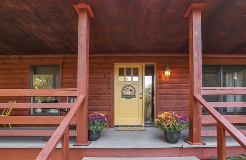Logan Cabin | Relaxing Retreat with Hot-Tub, Game Rm, Fire-Pit, Fishing Pond, 17 Private Acres