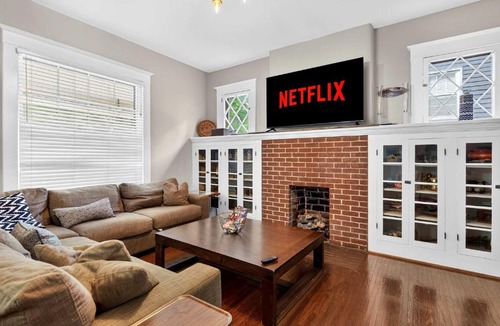 Tyler Park House | Relaxing retreat with hot tub near Cherokee Park