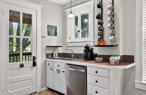 Tyler Park House | Relaxing retreat with hot tub near Cherokee Park