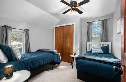 Benzonia House | Relaxing Ski & Soak Getaway