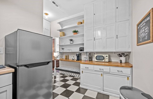 St. Charles Apartment | Relaxing South Main Apartment with Modern Comforts