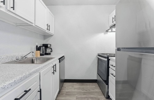 South Kansas City Apartment | Relaxing space with open living area