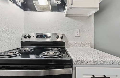 South Kansas City Apartment | Relaxing space with open living area