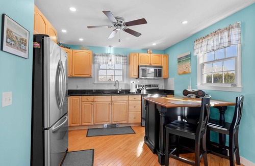 Sandwich House | Relaxing Town Neck Home Near Beach
