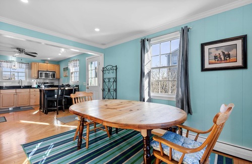 Sandwich House | Relaxing Town Neck Home Near Beach