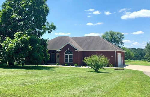 Vine Grove House | Remodeled brick ranch with private views!n