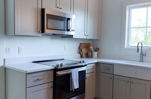 Port Huron House | Remodeled Downtown Cottage, close to St Clair River, McMorran, Convention Center