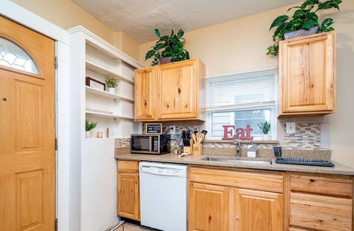 Dayton House | Remodeled home just minutes from Downtown, Oregon District & more!