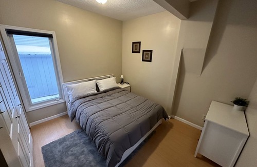 West Seventh House | Remodeled Private & Cozy Single-Family Home Located In St. Paul
