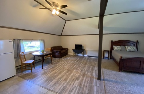 Farmington Apartment | Remodeled studio apartment half a block away from historical downtown Farmington