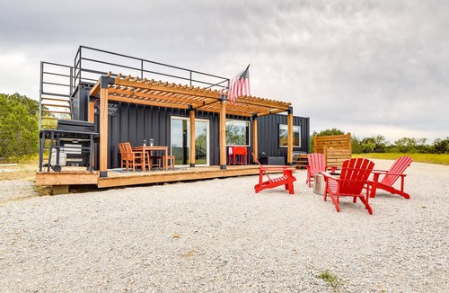Thurber House | Remote Strawn Container Home w/Hot Tub!
