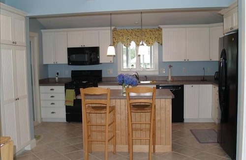Buzzards Bay Cottage | Renovated Charming Onset Summer Cottage.