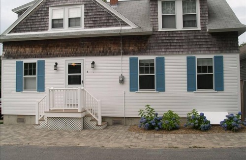 Buzzards Bay Cottage | Renovated Charming Onset Summer Cottage.