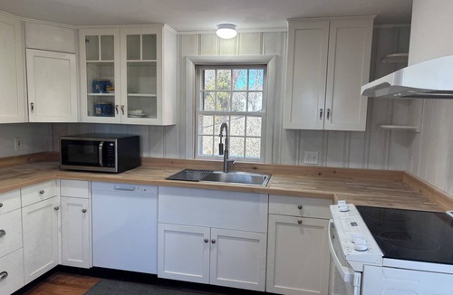 South Chatham Cottage | Renovated Chatham Cottage – Steps to Beach