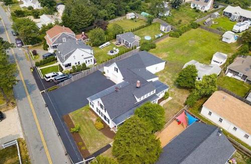 Dennis Port House | Renovated Classic Cape w Guest House