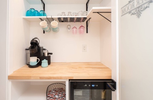 Tiverton Cottage | Renovated Cottage- steps away from the water
