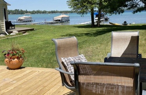 Higgins Lake House | Renovated cottage with 55 ft of lake front