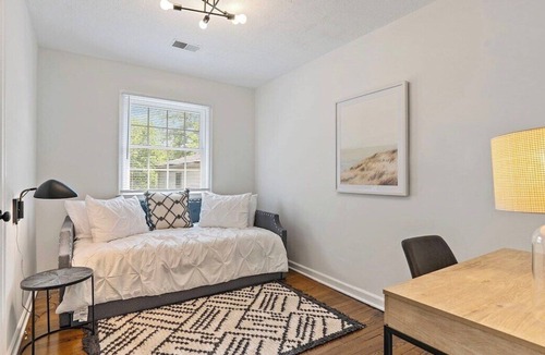 Lexington House | Renovated Retreat- New,Close to D’town!