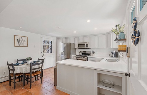Harwich Port House | RENOVATED, Spacious, 4-bedroom, Dogs ok, Minutes from Beaches