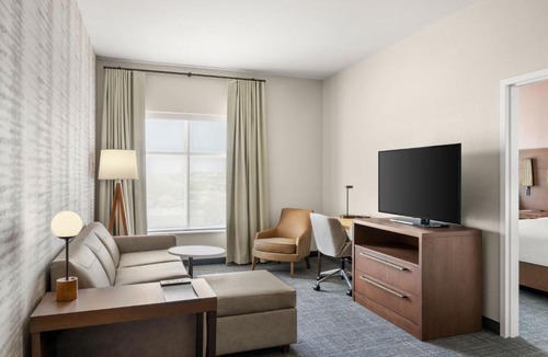Brookfield Hotel | Residence Inn by Marriott Milwaukee Brookfield at Poplar Creek