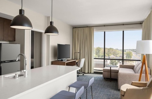 Brookfield Hotel | Residence Inn by Marriott Milwaukee Brookfield at Poplar Creek