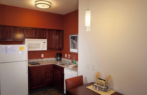 Greenwich Hotel | Residence Inn by Marriott Wichita East at Plazzio