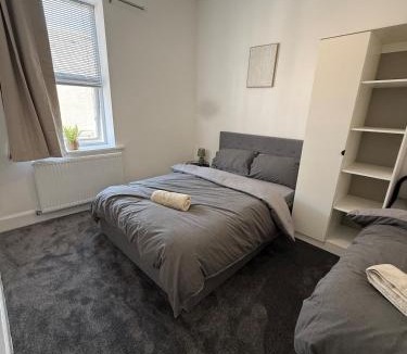 Blyth House | ResiLets Barnard St NEW Large 4 Bed House, Contractor Stays, Central