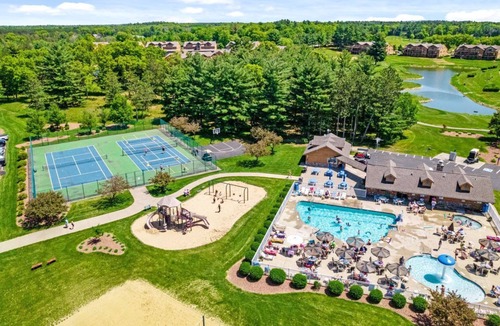 Arkdale Condo | Resort - Golf - Lake - 30 min to Wisc Dells