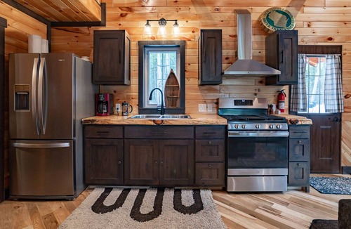 Rhinelander Cabin | Rest on Silver Lake - The Bella : Cozy couples retreat!