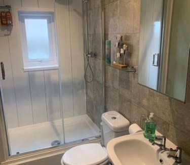 Shiremoor House | RestfullStays- 3 Bedroom, 4 Bed House FREE PARKING