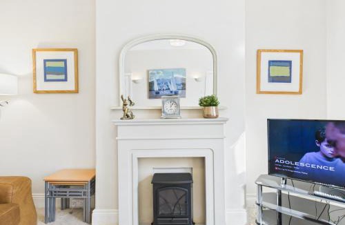 Shiremoor House | RestfullStays- 3 Bedroom, 4 Bed House FREE PARKING