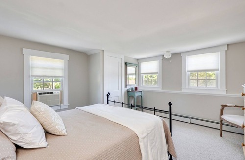 Northwest Harwich House | Restored 1830s Era Home - Close to Nantucket Sound