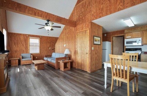 Logan Cabin | Retreat Cabin #4 | Hocking Hills, Pet Friendly