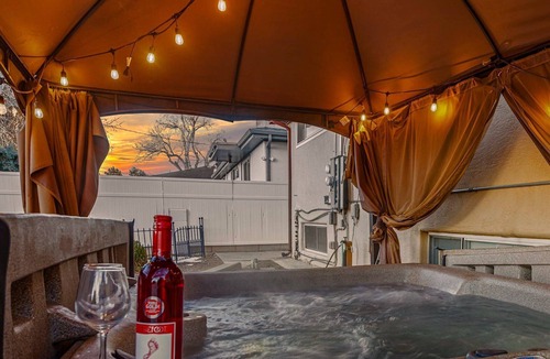 Inez House | Retreat w/HotTub, Steam Room, BBQ, Arcade, Nintendo Switch, WorkSpace & W/D